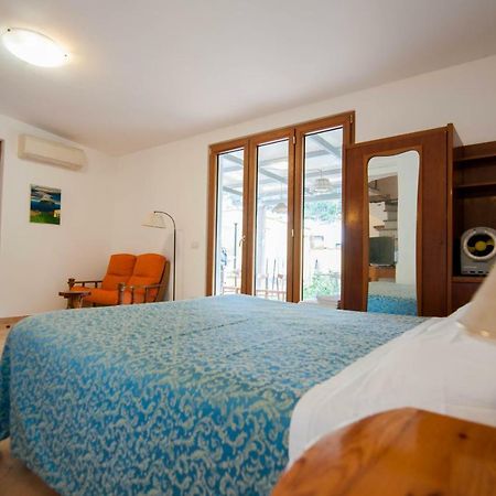 Albergo Macri Ísquia Exterior foto