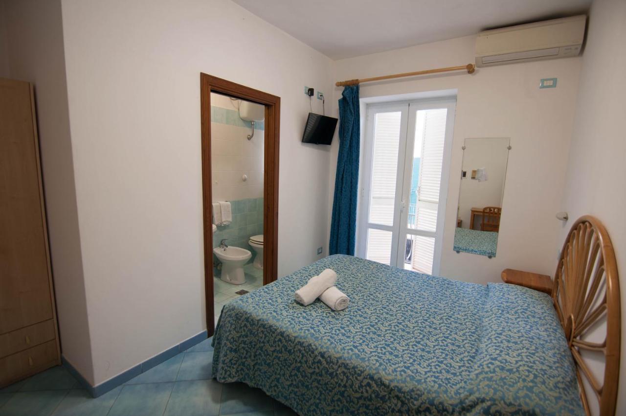 Albergo Macri Ísquia Exterior foto